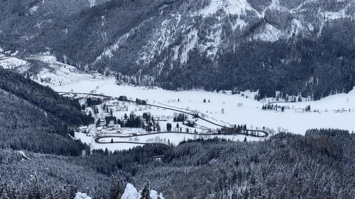 Góry i natura — Bardonecchia — ośrodek narciarski Piemont Włochy