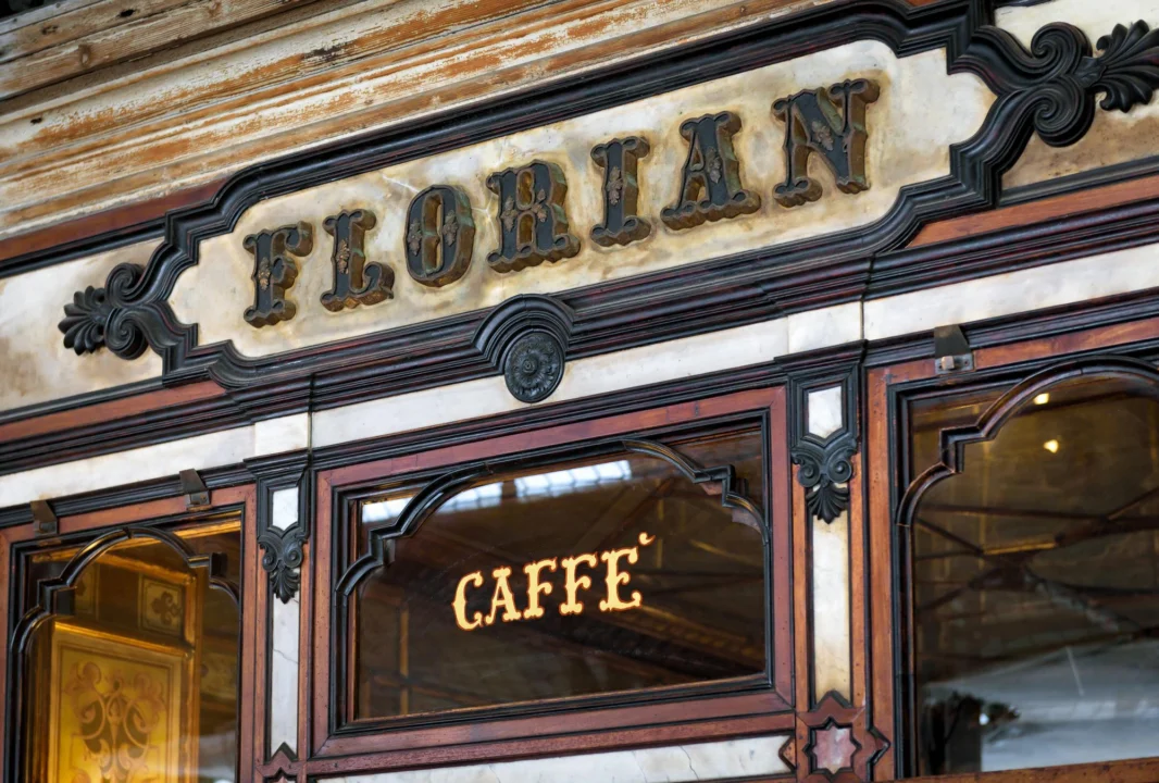 Miasto i architektura — Café de Turin Nicea Francja