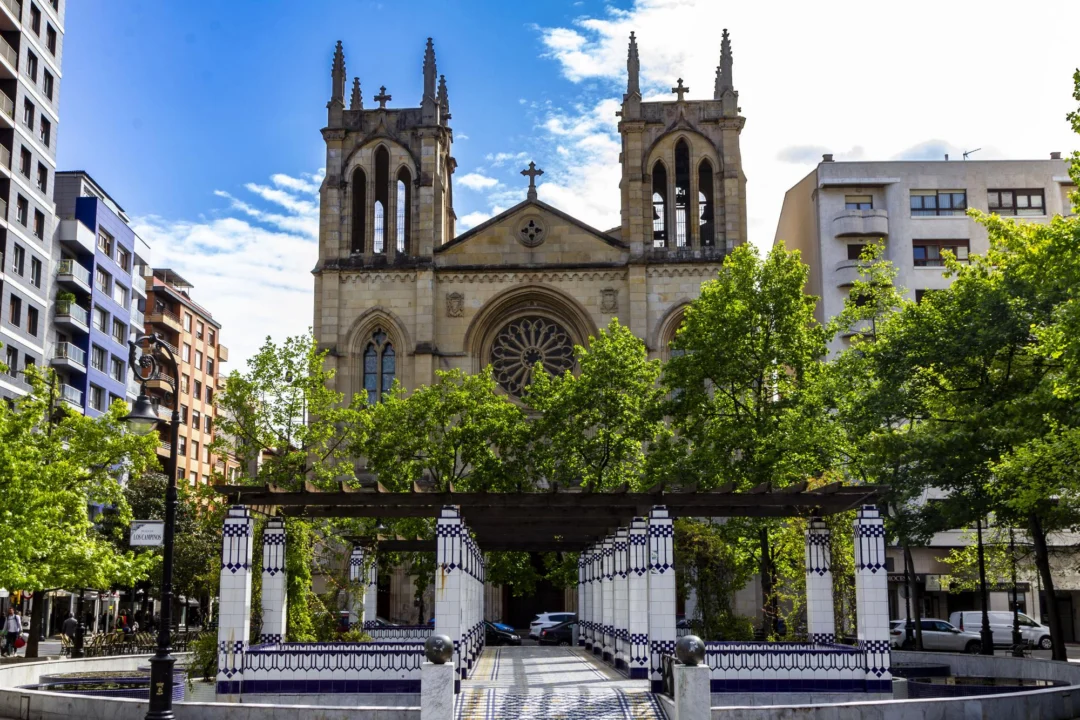 Miasto i architektura — Catedral de la Almudena Madryt Hiszpania