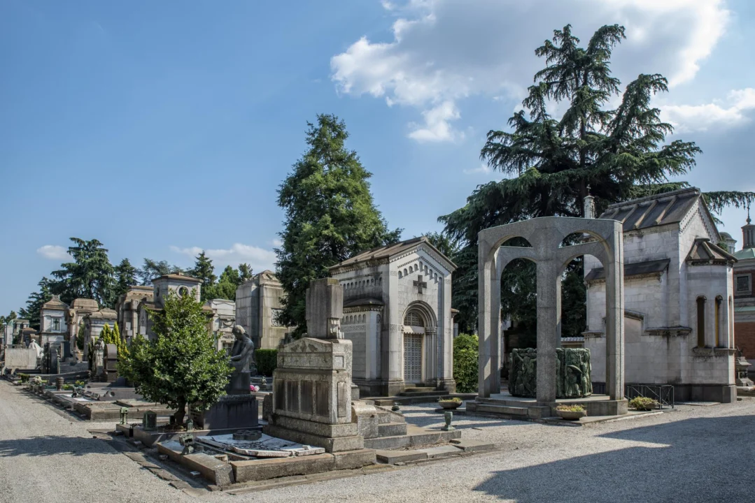 Góry i natura — Cimitero Monumentale Mediolan Włochy