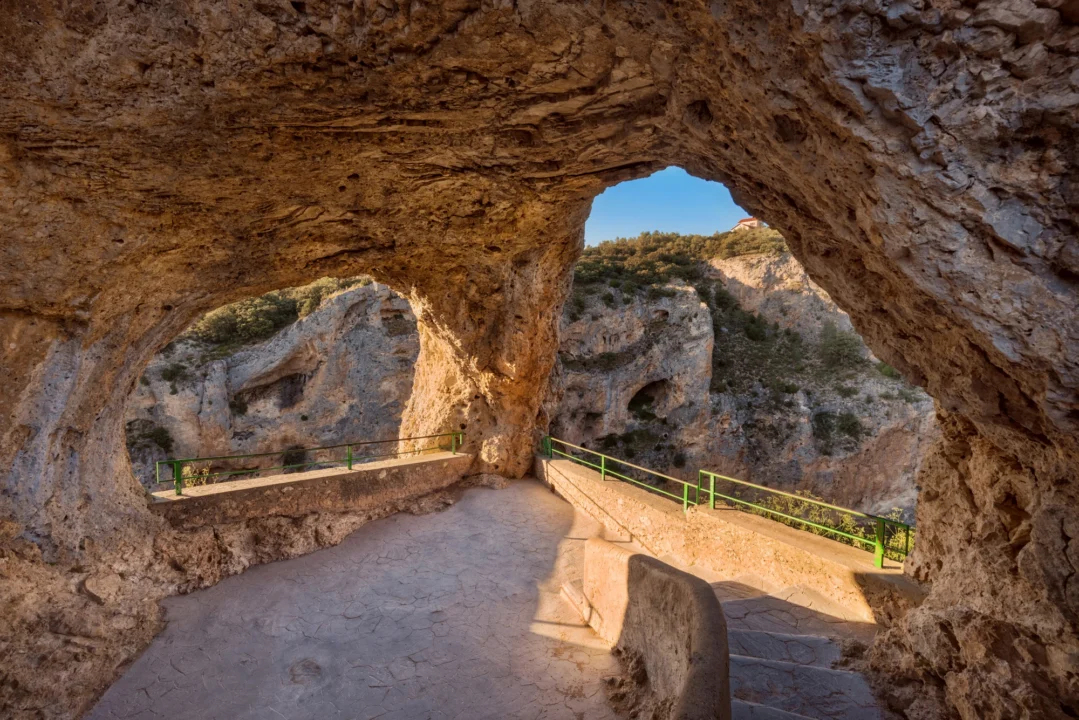 Góry i natura — Coves de Benifallet Costa Dorada Hiszpania