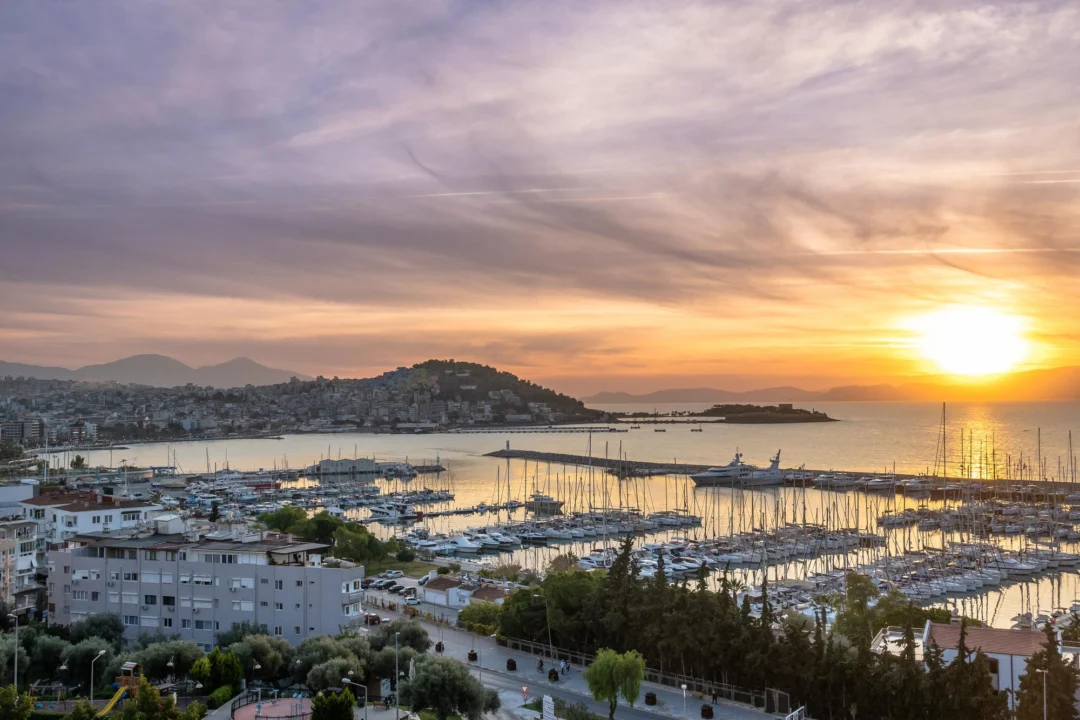 Atrakcje turystyczne — Czarna Plaża Kusadasi Turcja