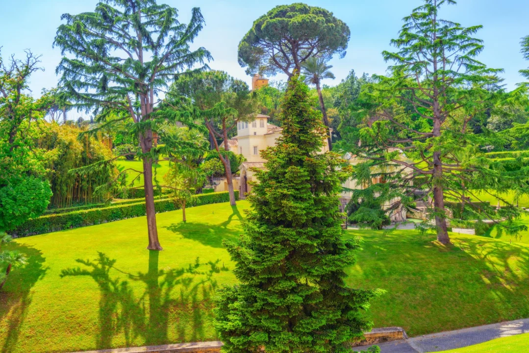 Góry i natura — Gardone Riviera i Vittoriale degli Italiani Jezioro Garda Włochy