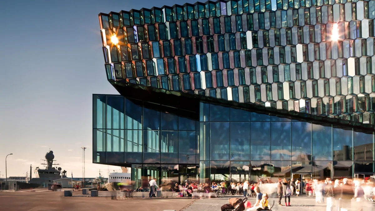 Plaża i wybrzeże — wakacje w Harpa Concert Hall Reykjavik Islandia