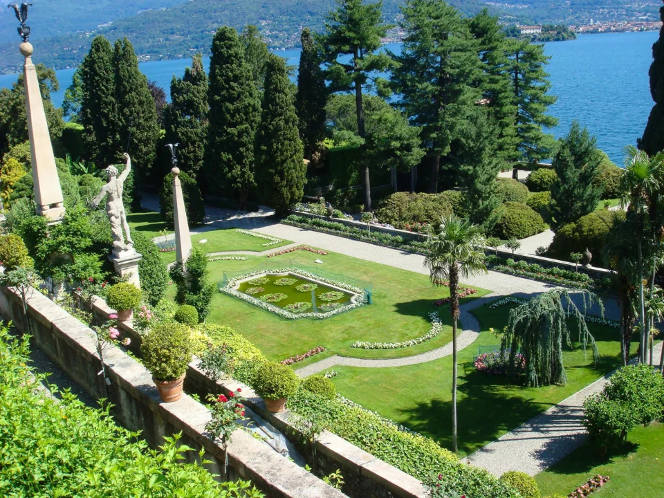 Góry i natura — Isola del Garda Jezioro Garda Włochy