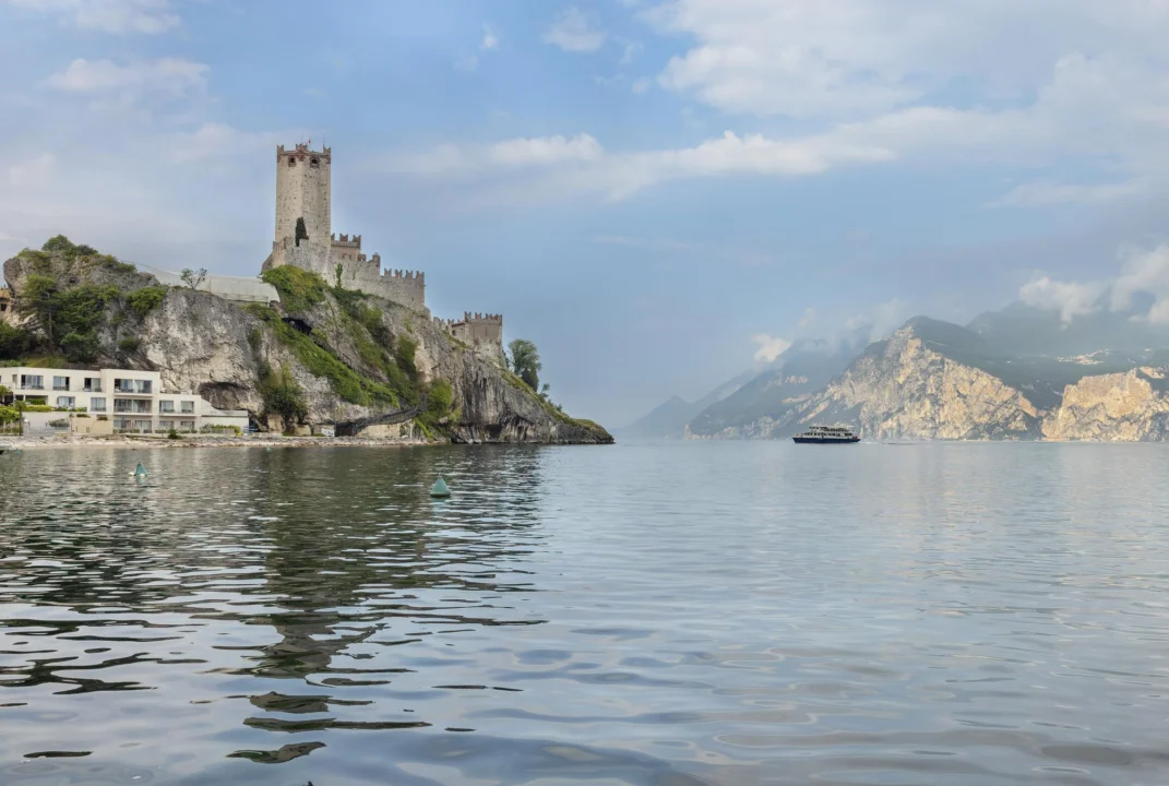 Góry i natura — Jezioro Garda Trentino Włochy