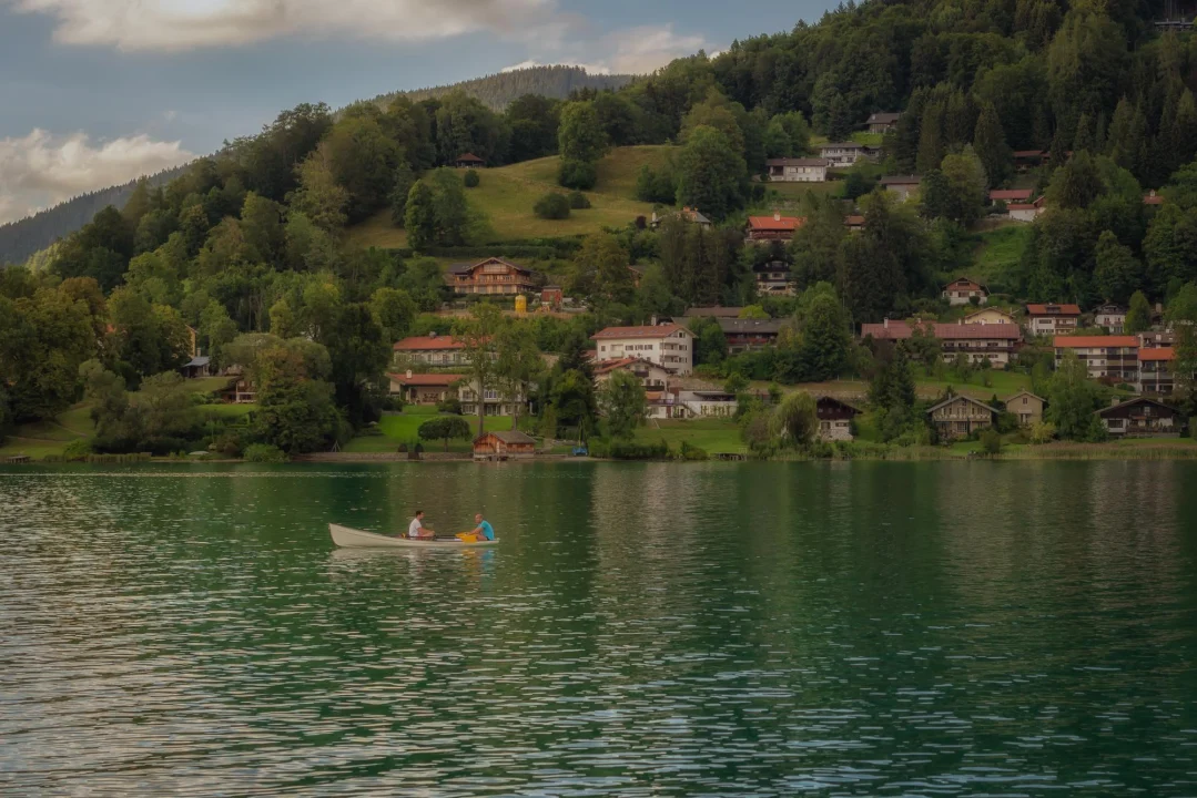 Góry i natura — Jezioro Piva Macedonia Zachodnia Czarnogóra