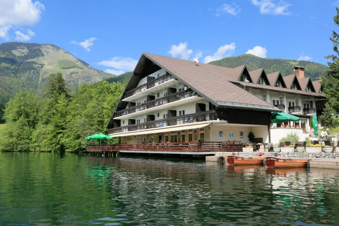 Miasto i architektura — Jezioro Piva Macedonia Zachodnia Czarnogóra