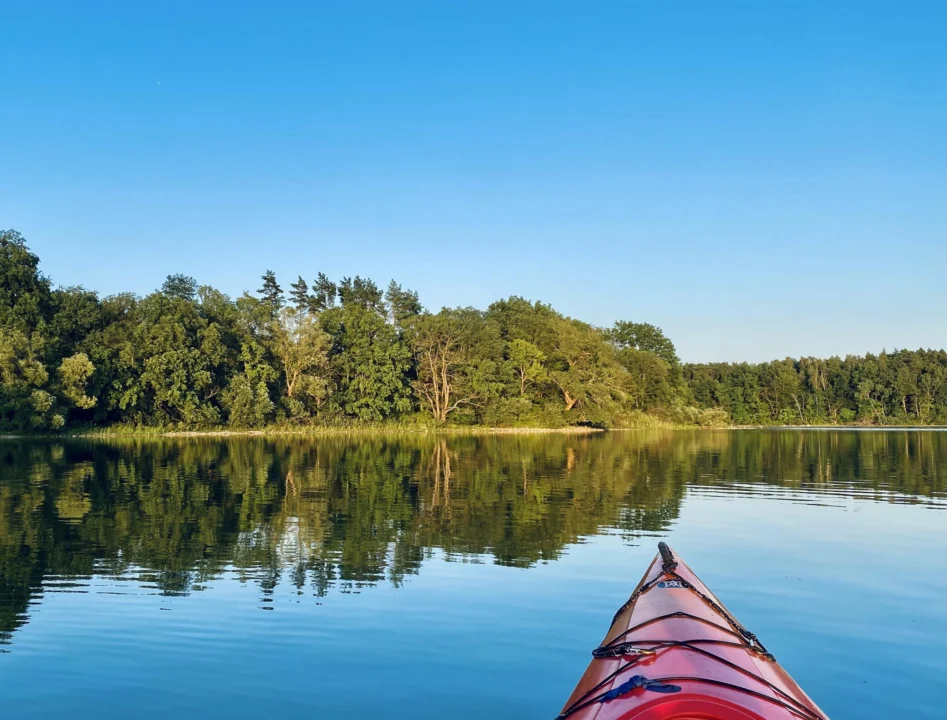Góry i natura — Jezioro Żywieckie — raj dla miłośników wody Beskidy Zachodnie Polska