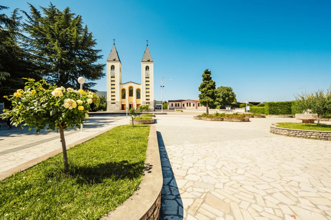 Atrakcje turystyczne — Katedra w Tiranie Tirana Albania