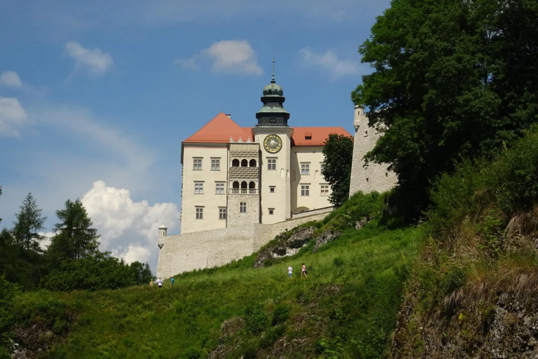 Atrakcje turystyczne — Krakowski Szlak Orlich Gniazd Jura Krakowska Polska