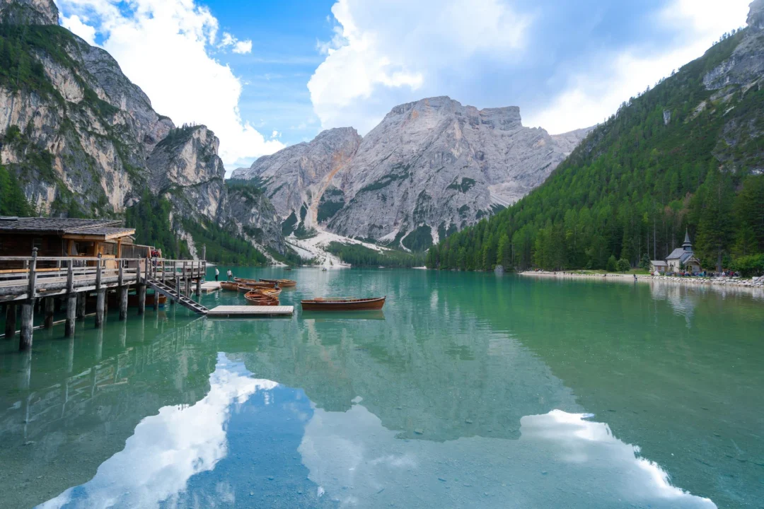 Plaża i wybrzeże — wakacje w Lago di Braies Południowy Tyrol Włochy
