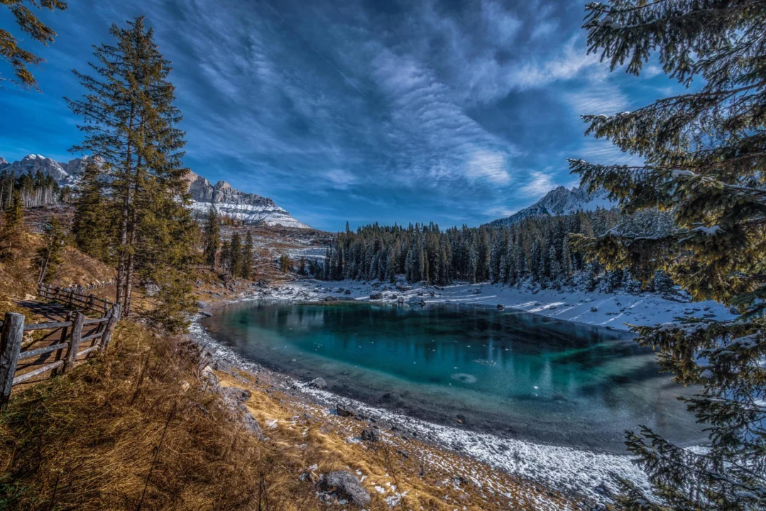 Miasto i architektura — Lago di Carezza Południowy Tyrol Włochy