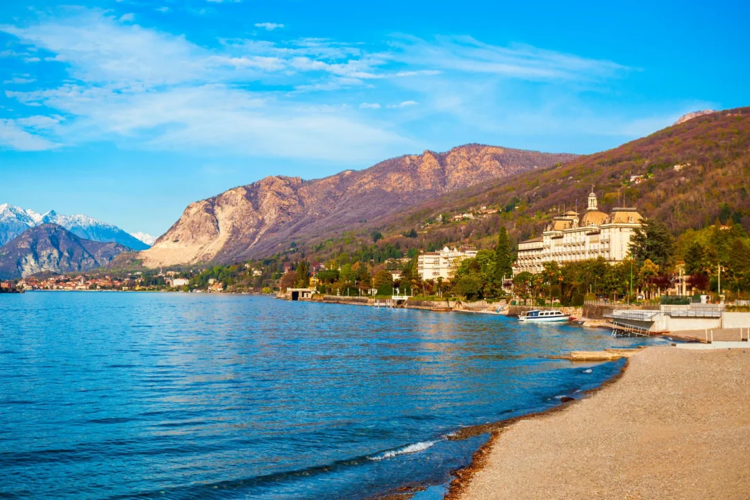 Góry i natura — Lago Maggiore Lombardia Włochy