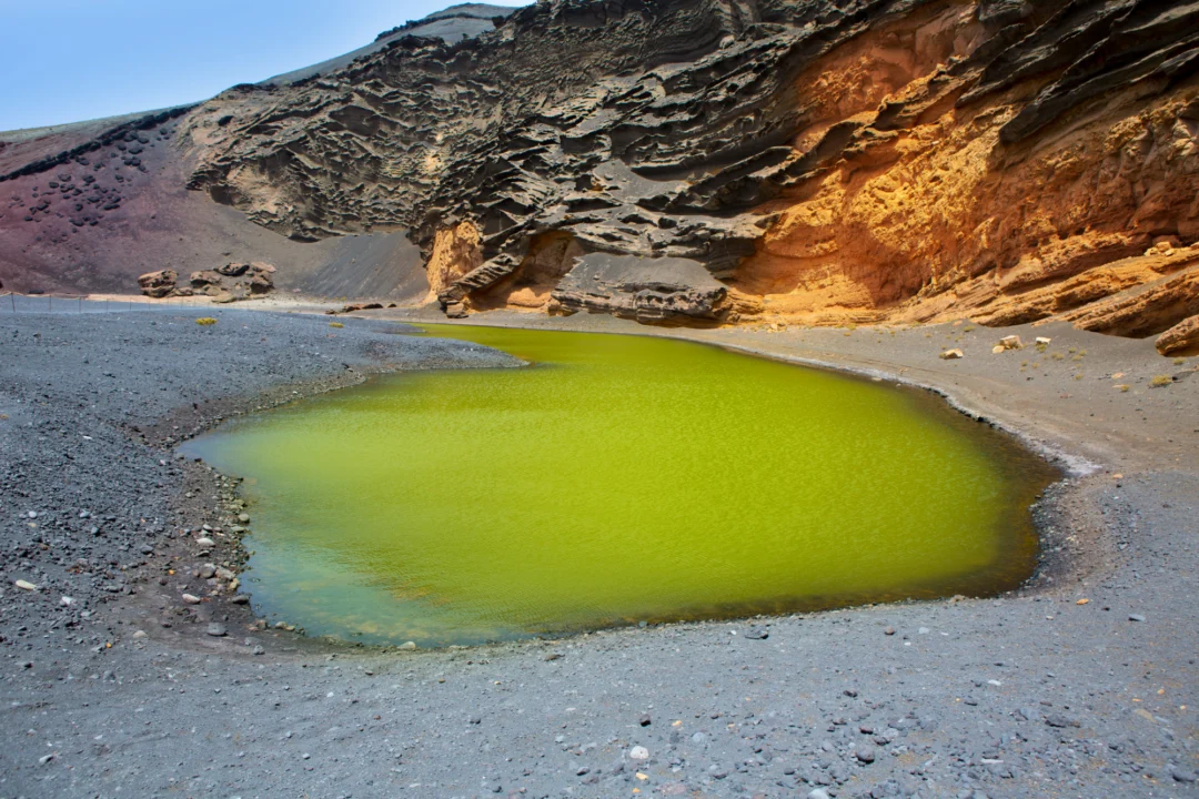 Góry i natura — Laguna Verde Lanzarote Hiszpania