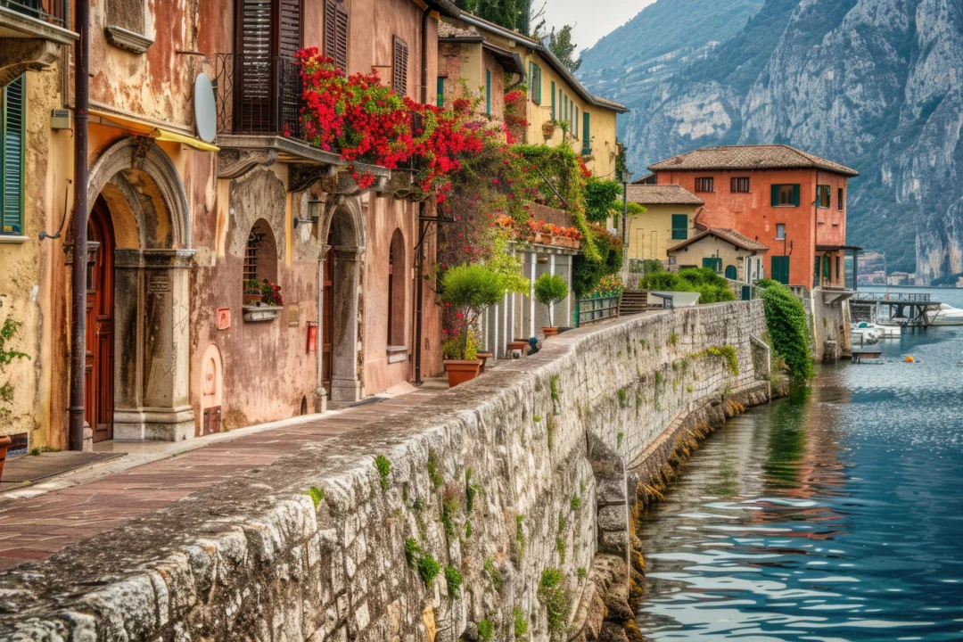 Góry i natura — Limone sul Garda Jezioro Garda Włochy