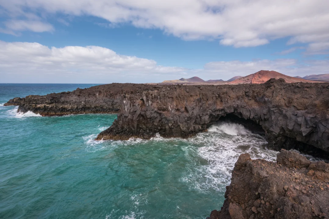 Góry i natura — Los Hervideros Lanzarote Hiszpania