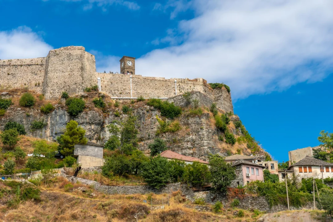 Góry i natura — Miasto Gjirokastra Albania Centralna Albania