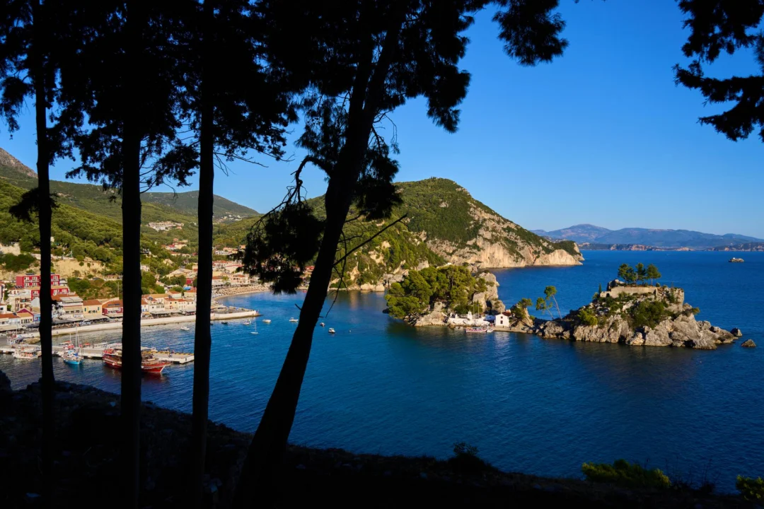 Góry i natura — Miasto Parga Grecja Zachodnia Grecja