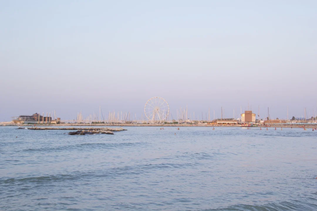 Plaża i wybrzeże — wakacje w Molo w Larnace Larnaka Cypr