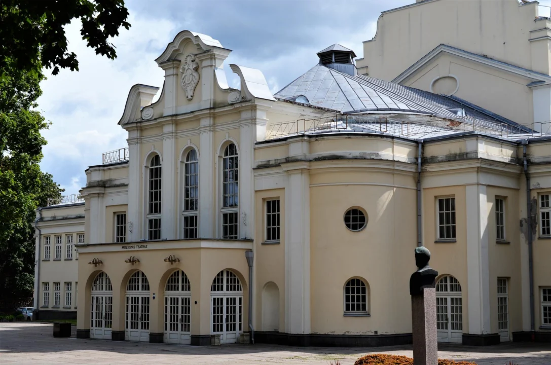 Miasto i architektura — Muzeum Militariów w Sierakowie Pojezierze Pomorskie Polska