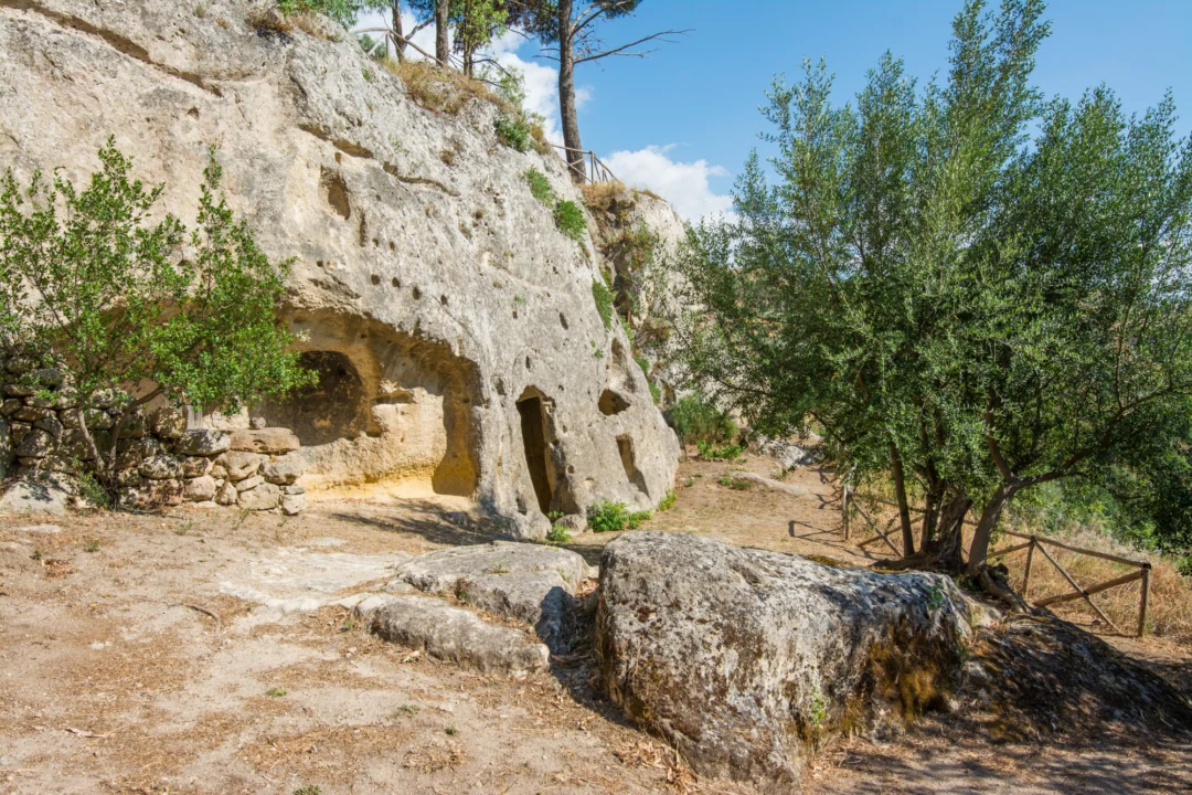 Góry i natura — Naveta d'Es Tudons Menorka Hiszpania