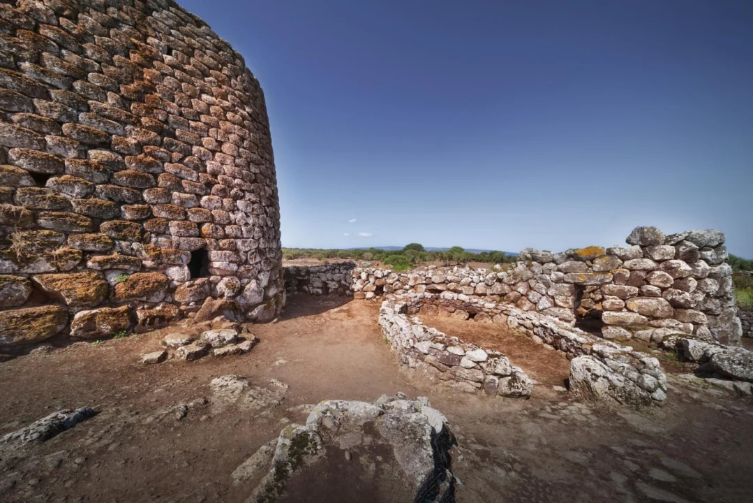 Plaża i wybrzeże — wakacje w Nuraghe Su Nuraxi Sardynia Włochy