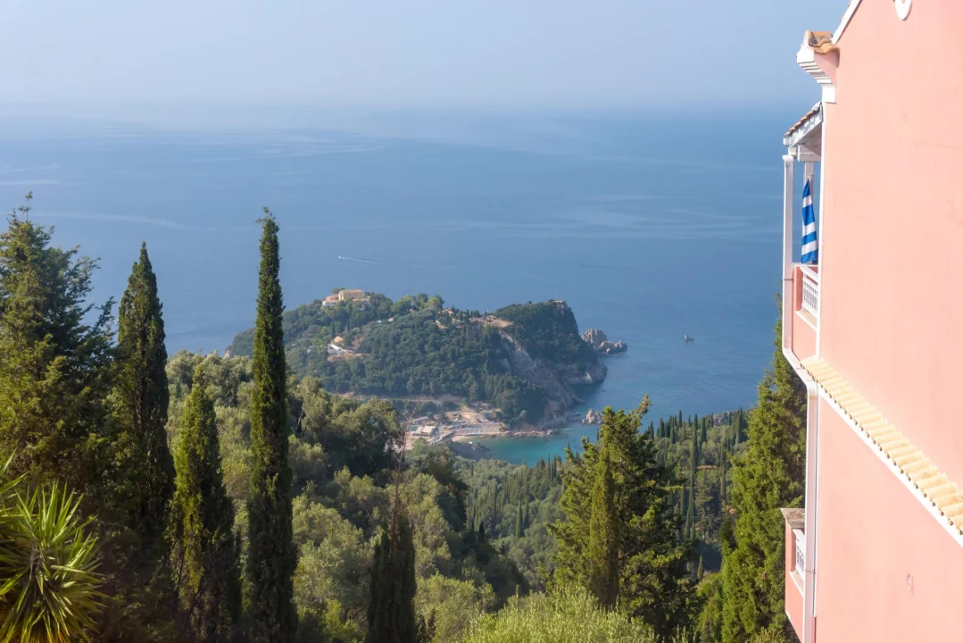 Plaża i wybrzeże — wakacje w Paleokastritsa Monastery Korfu Grecja