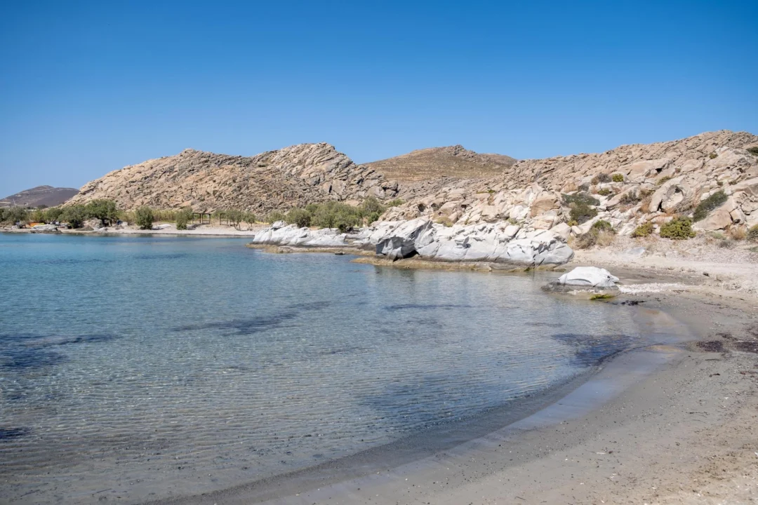 Plaża i wybrzeże — wakacje w Paros Grecja
