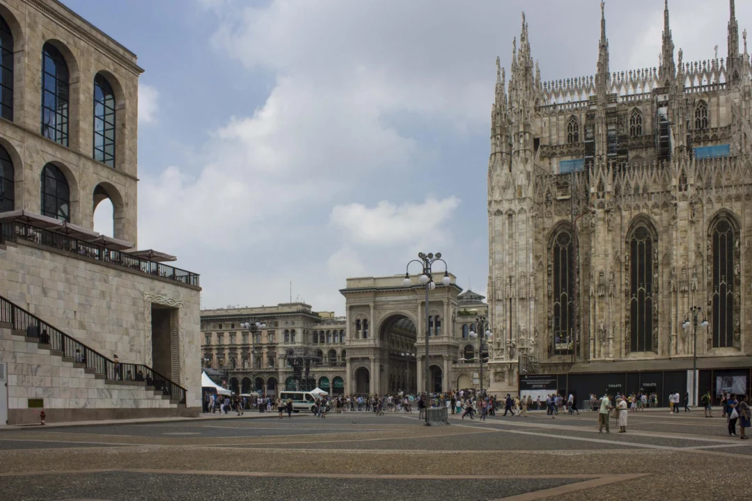 Plaża i wybrzeże — wakacje w Piazza del Duomo Mediolan Włochy