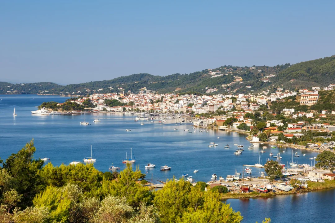 Kurort i widoki — Plaża Achladies Skiathos Grecja