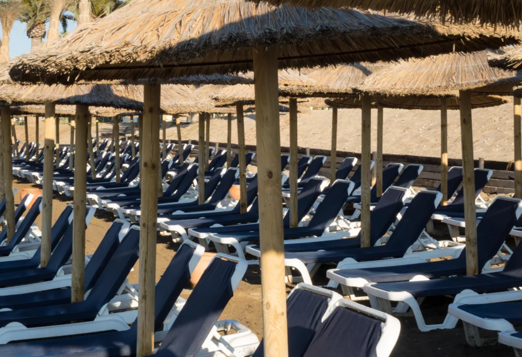 Kurort i widoki — Plaża Agios Prokopios Naxos Grecja