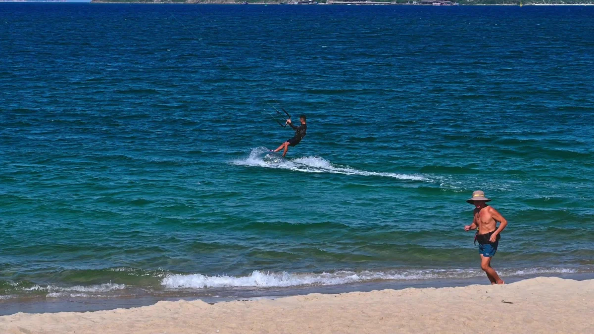 Kurort i widoki — Plaża Lefkos Karpathos Grecja