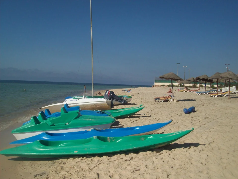 Kurort i widoki — Plaża Sidi Mahrez Djerba Tunezja