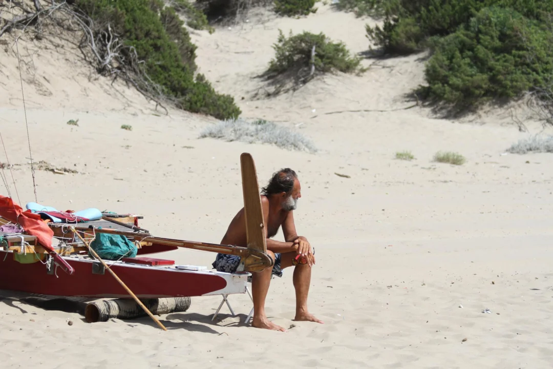 Góry i natura — Plaża w Xylokastro Zatoka Koryncka Grecja