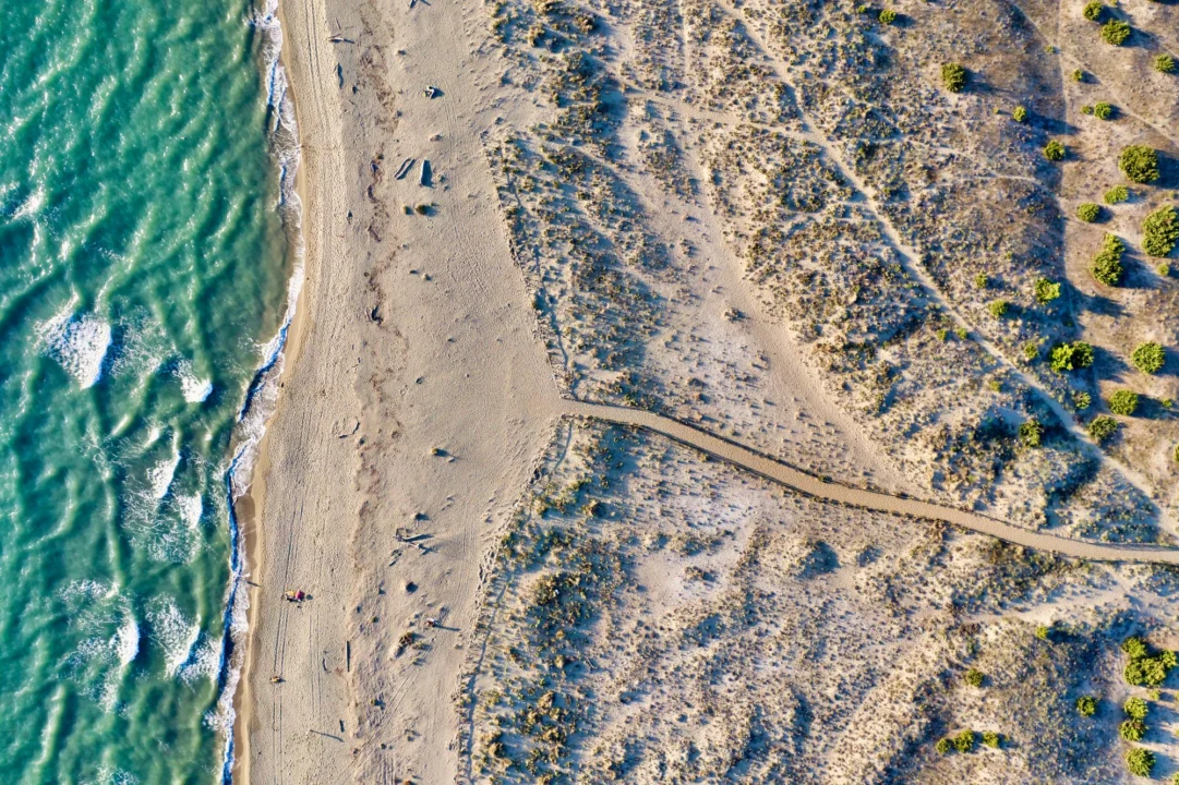Kurort i widoki — Plaża w Xylokastro Zatoka Koryncka Grecja