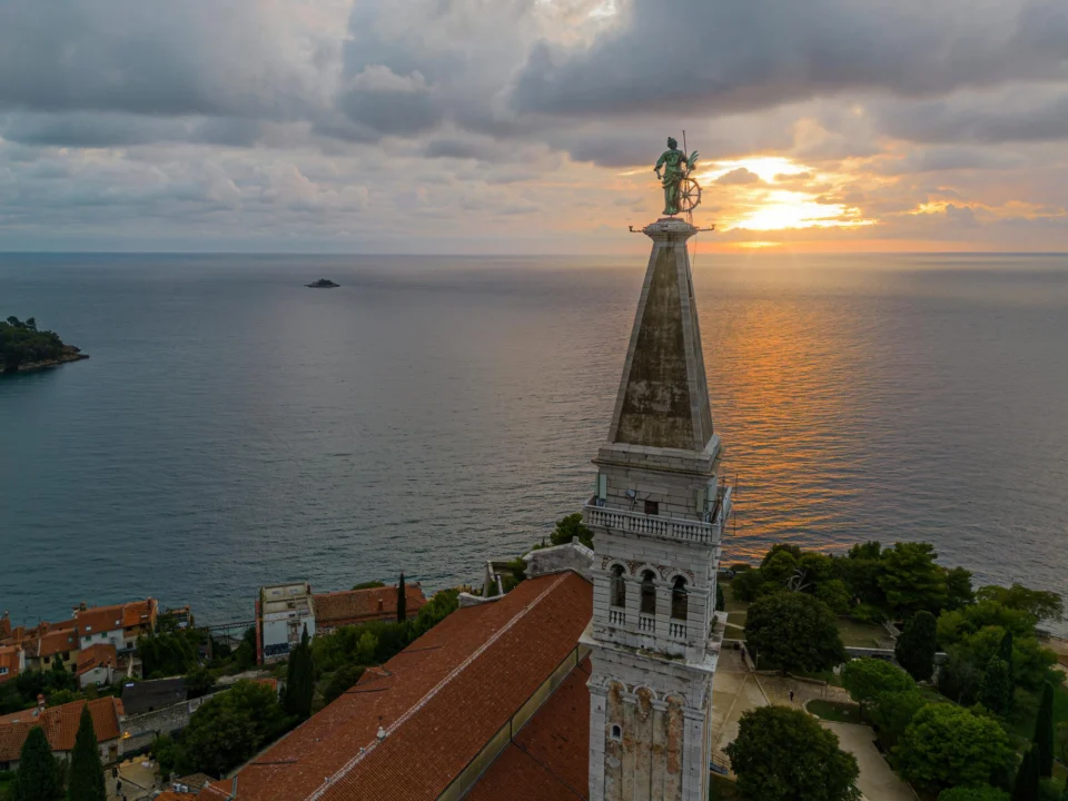 Góry i natura — Rovinj — malownicze miasteczko Istria Chorwacja