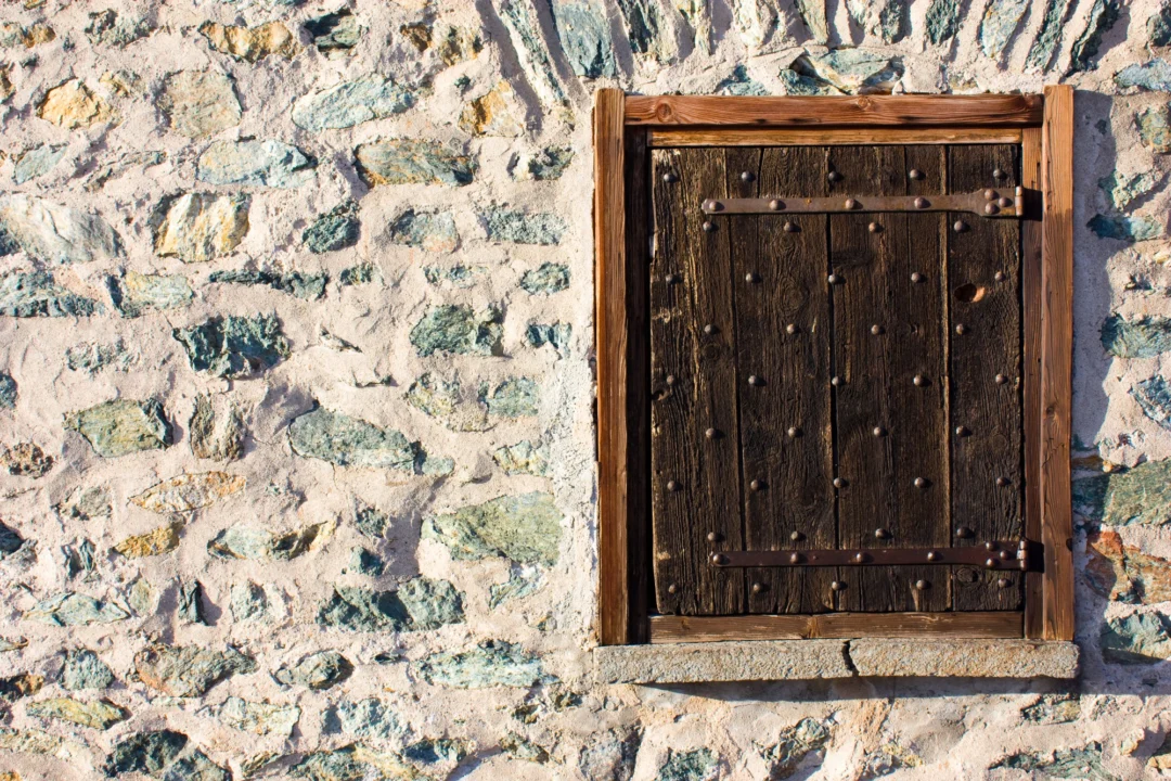 Góry i natura — Sacra di San Michele — opactwo Piemont Włochy