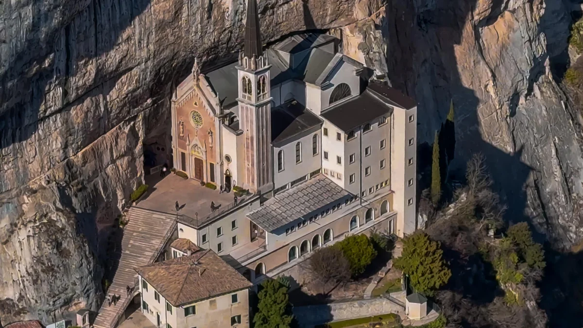 Plaża i wybrzeże — wakacje w Santuario della Madonna della Corona Jezioro Garda Włochy