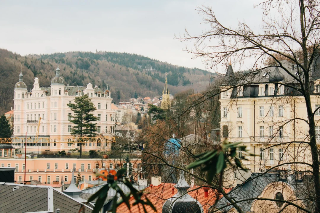 Kurort i widoki — Stara Łaźnia Karlove Vary Czechy