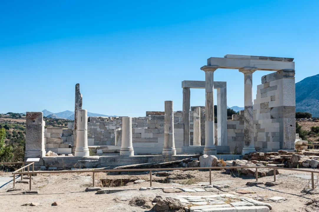Góry i natura — Starożytna świątynia Demeter Naxos Grecja