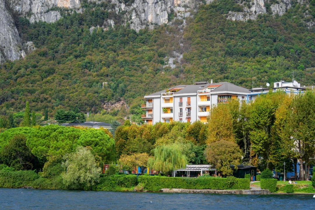Kurort i widoki — Stresa i Jezioro Maggiore Piemont Włochy