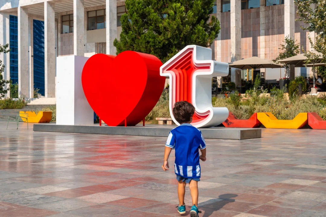 Miasto i architektura — Tirana Albania