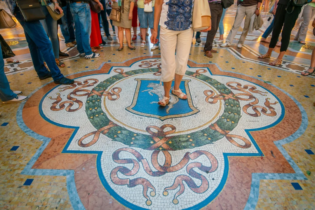 Atrakcje turystyczne — Tirana Mosaic Tirana Albania