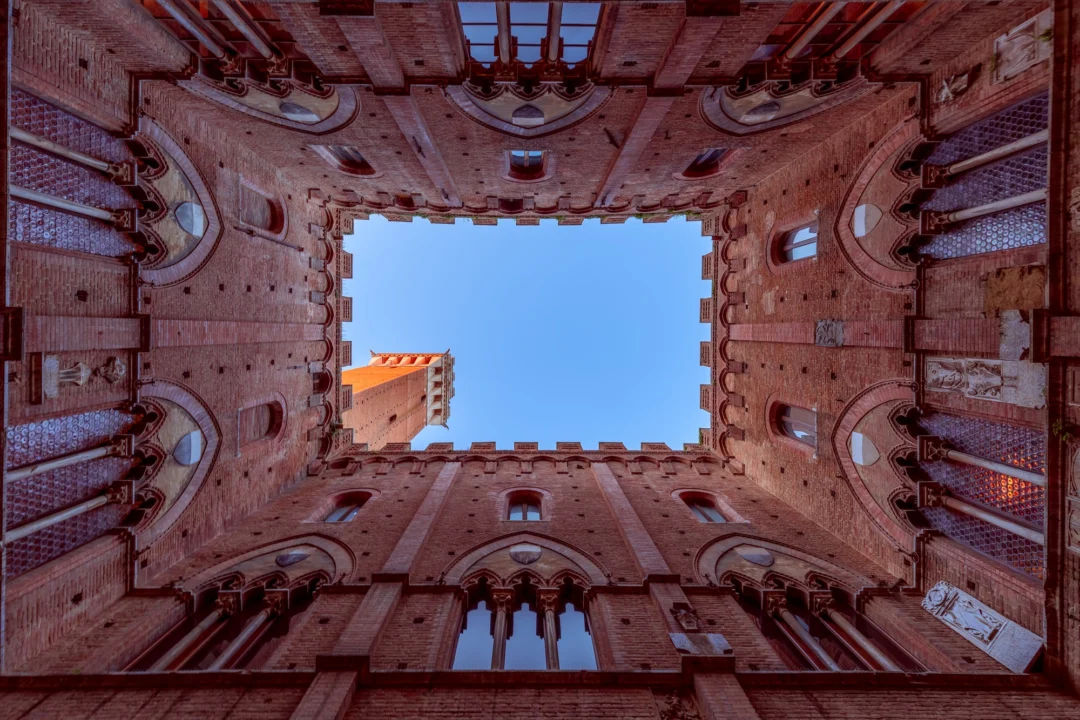 Góry i natura — Torre del Mangia Lombardia Włochy
