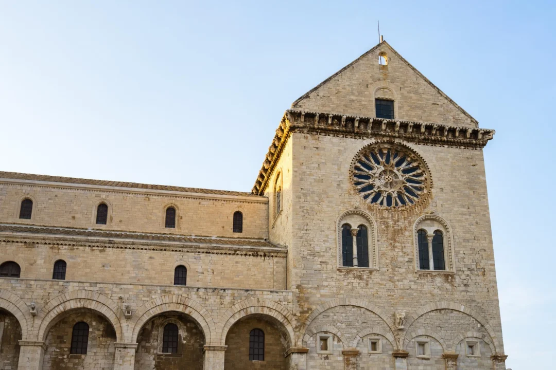 Góry i natura — Trani Apulia Włochy