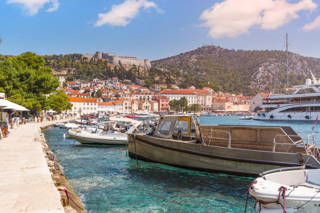Plaża i wybrzeże — wakacje w Twierdza Fortica Wyspa Hvar Chorwacja