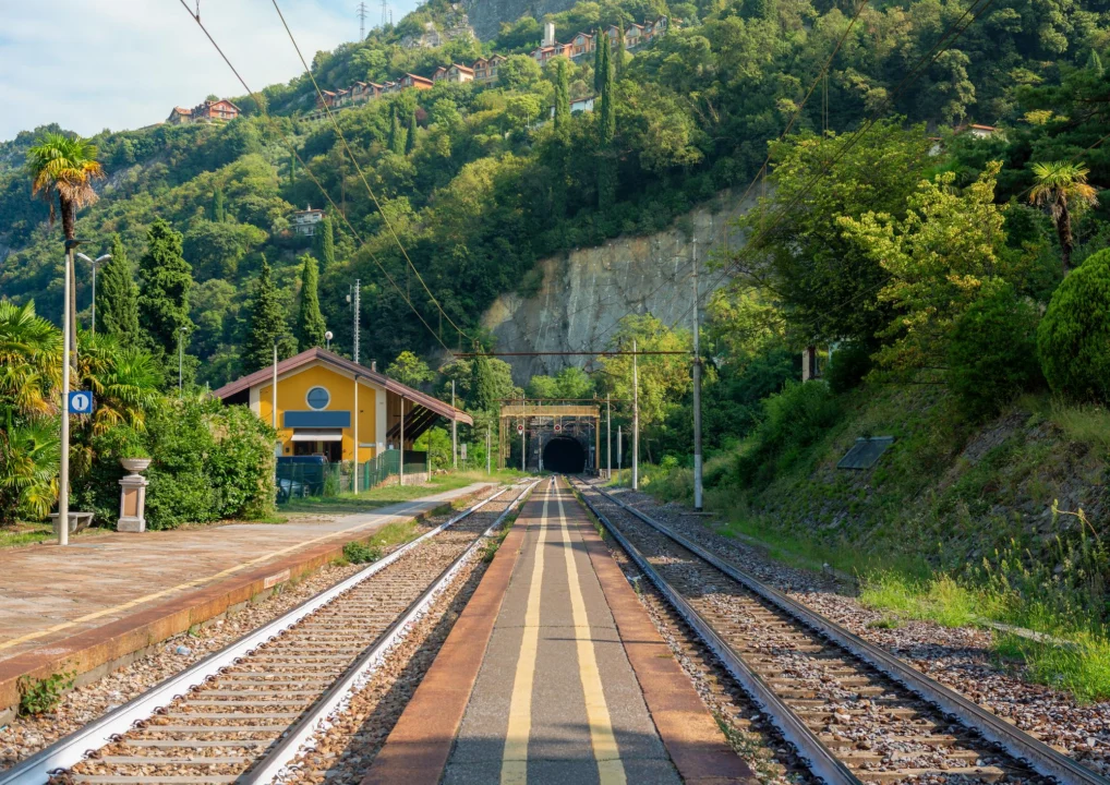 Kurort i widoki — Varenna Jezioro Como Włochy