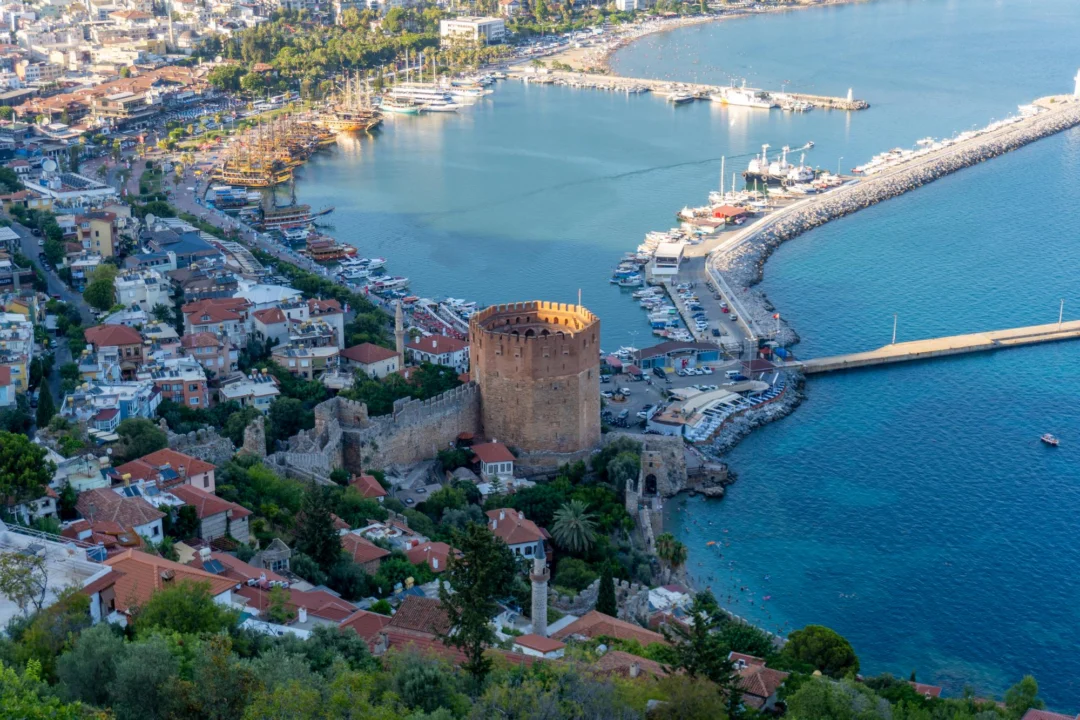 Miasto i architektura — Wieża Czerwona Alanya Turcja