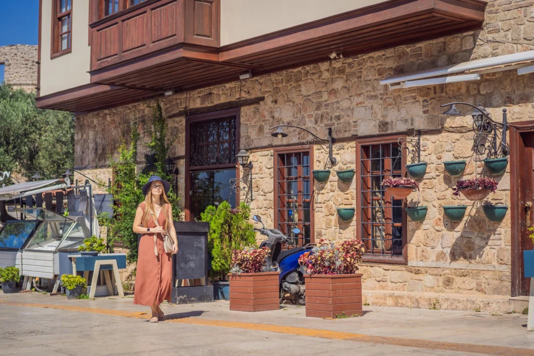 Atrakcje turystyczne — Wieża zegarowa Antalya Turcja
